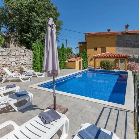 Casa vacanze Nina, A Beautiful With Sea View Vicani
